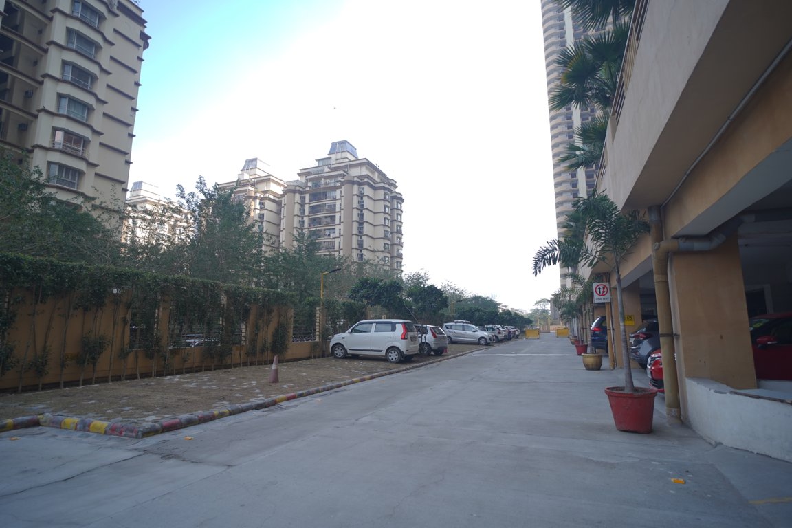 gold avenue Car Parking