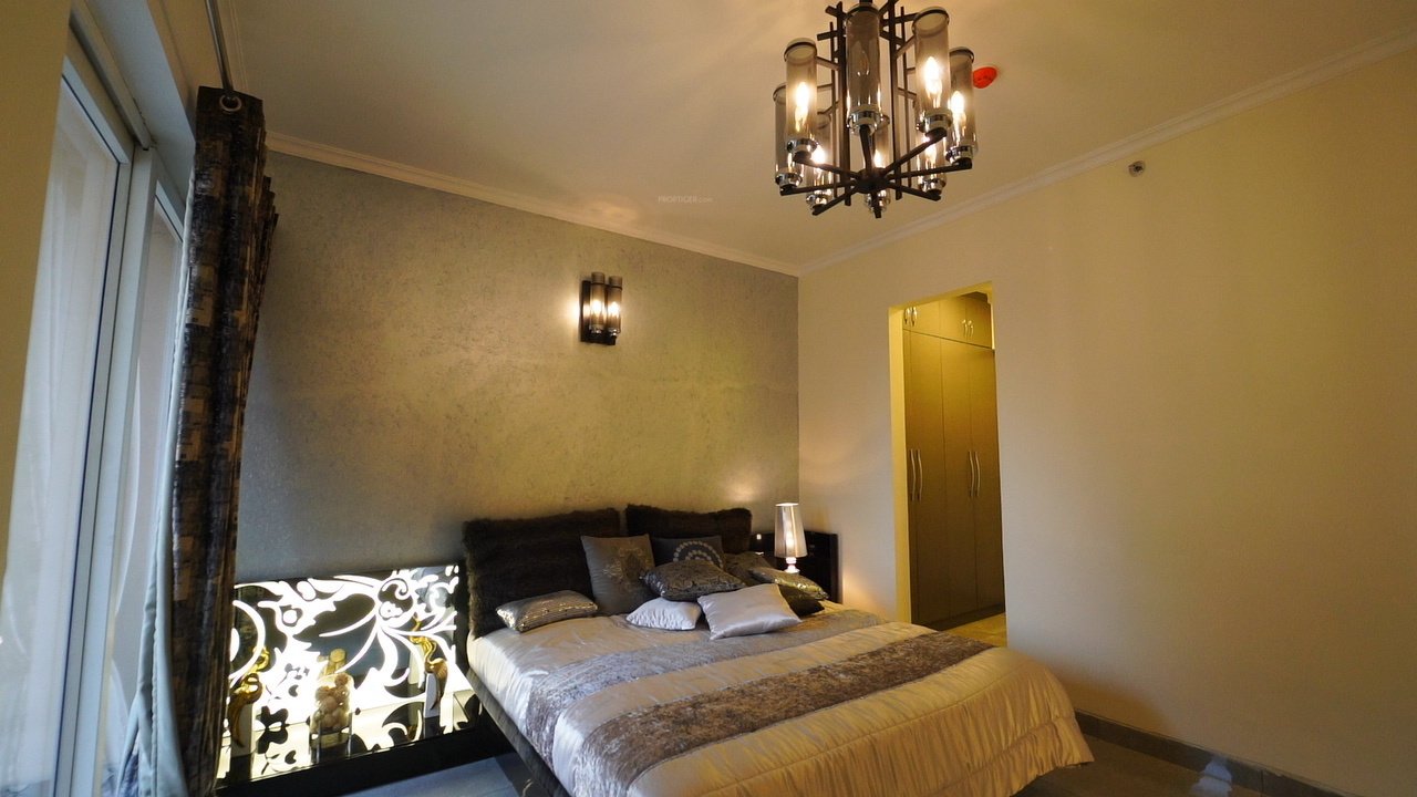 gold avenue Bedroom