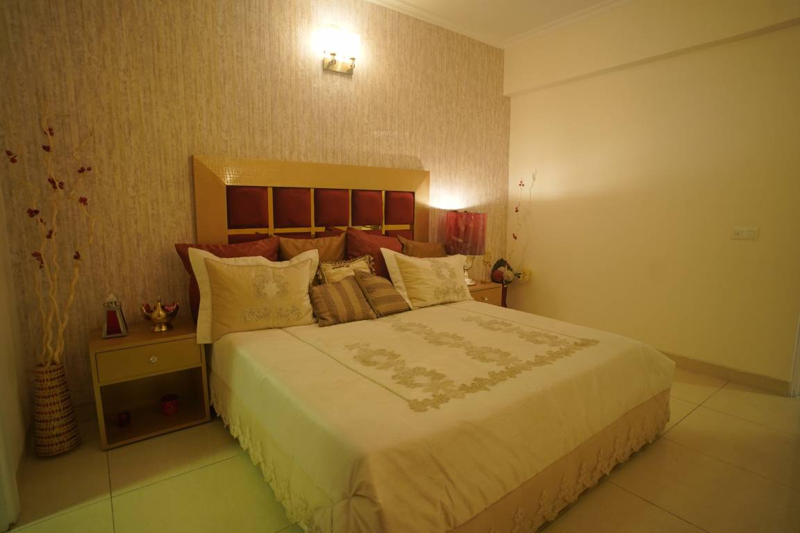 gold avenue Bedroom