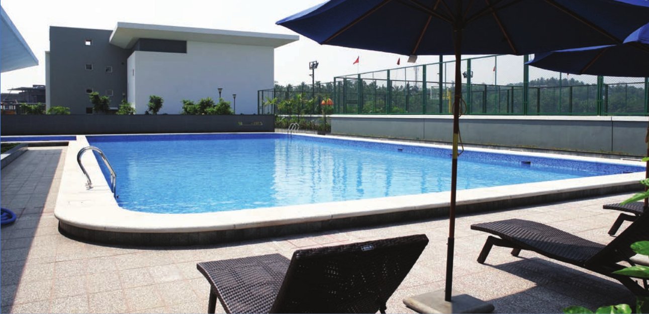 lake edge Swimming Pool