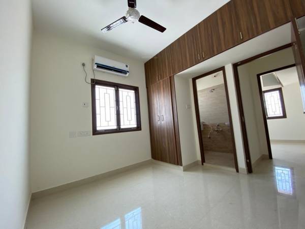 mainOther of Oliyas Banyan