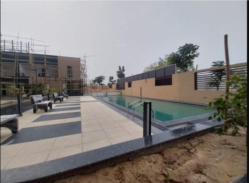  north enclave Swimming Pool