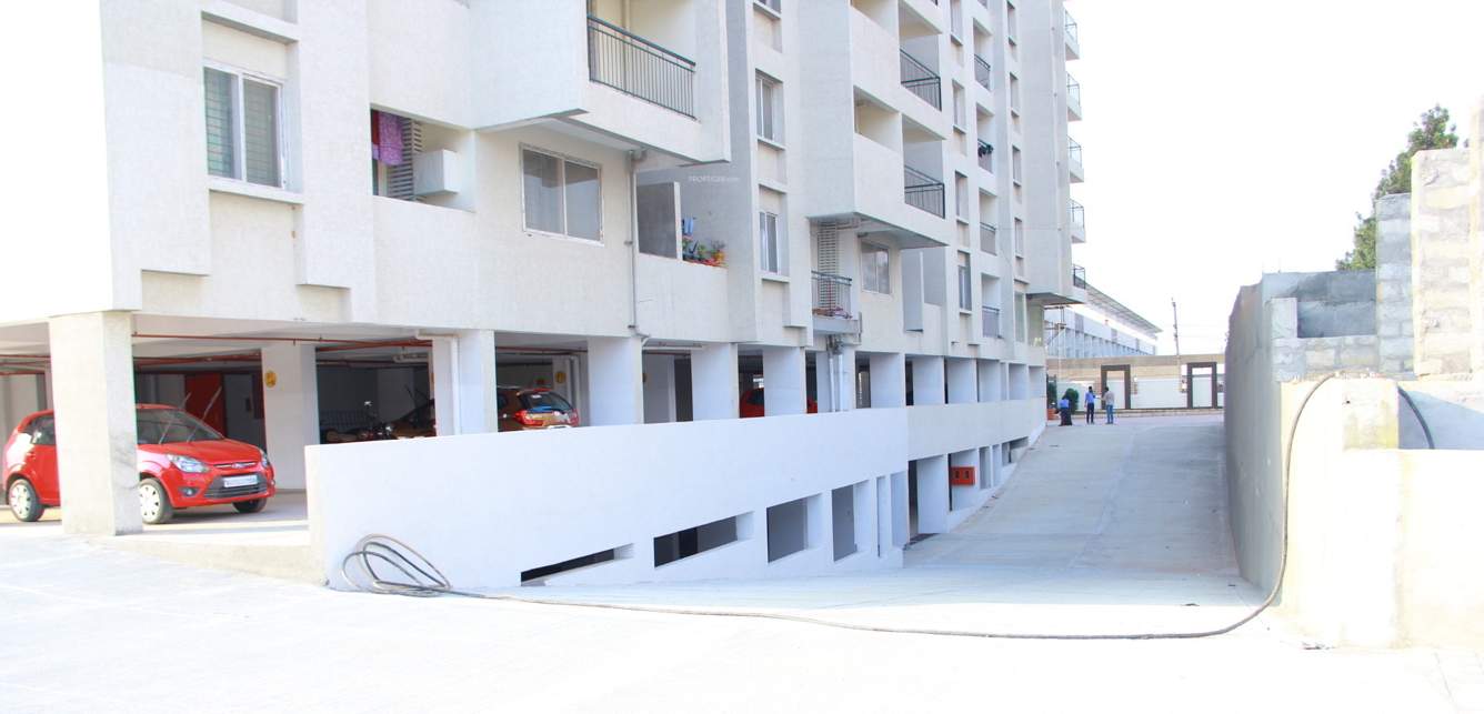  rr signature Closed Car Parking