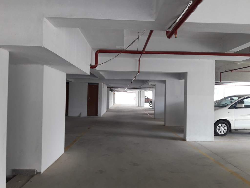  rr signature Closed Car Parking