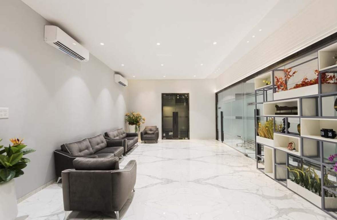  manhattan Waiting Lounge