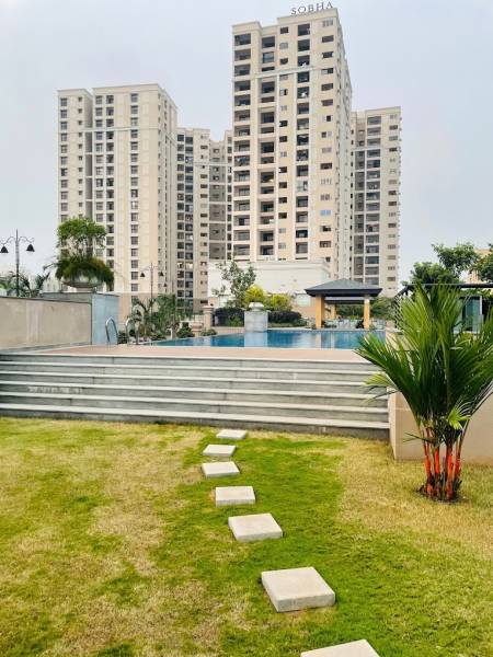 Swimming Pool amenities of Sobha Winchester