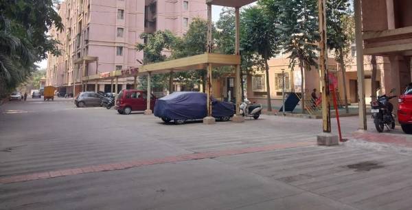  royale-hills Open Parking