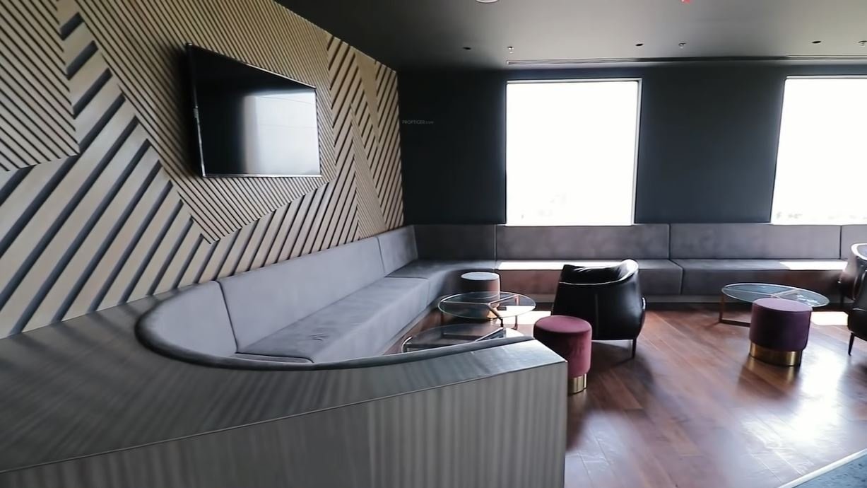  sierra 68 Waiting Lounge