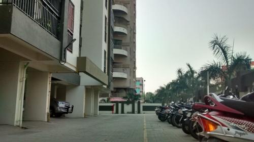  happy-home Car Parking