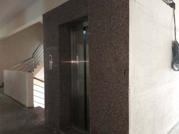 Lift Available sterling Lift Available