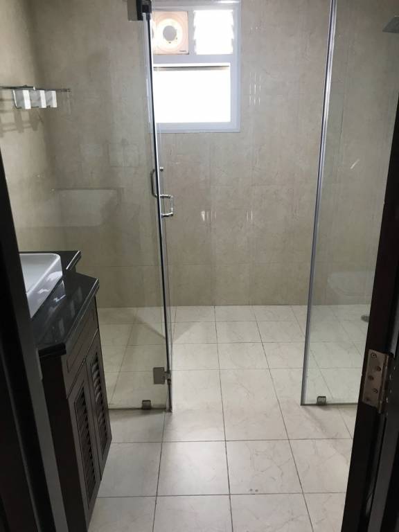 the lake view address Bathroom