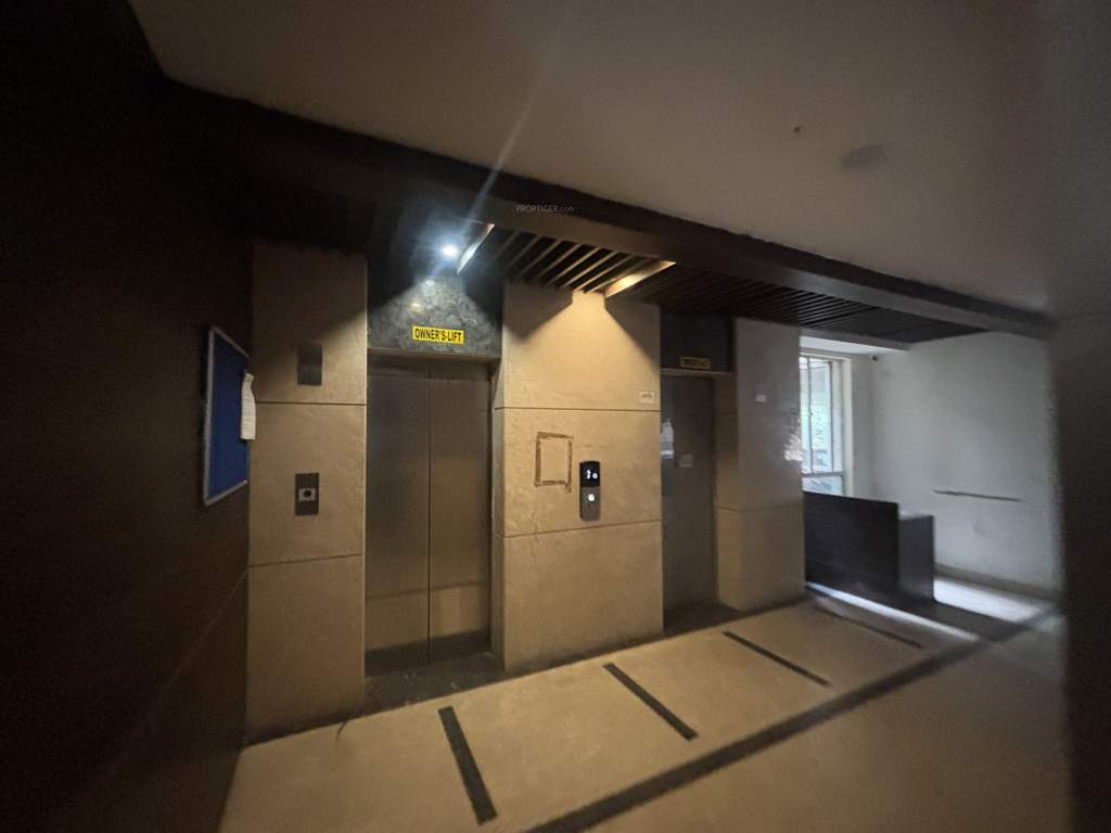  starwood tower 1 to 7 Lift(s)