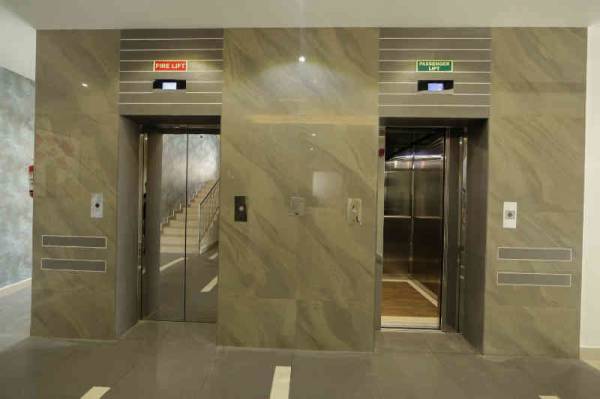 Lift Available ikebana Lift Available