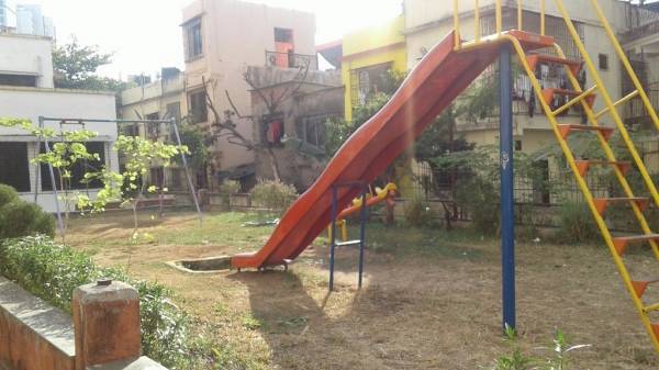 Children's play area enclave Children's play area