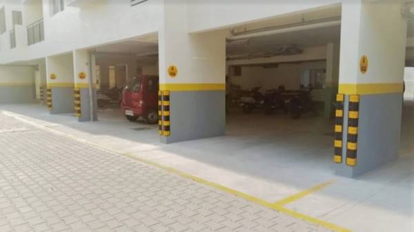 Closed Car Parking citrine Closed Car Parking