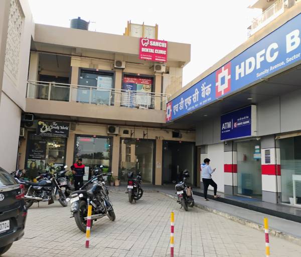  avenue-102 Open Parking