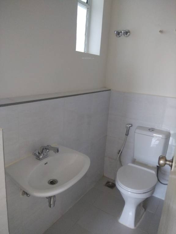  woodland heights Bathroom