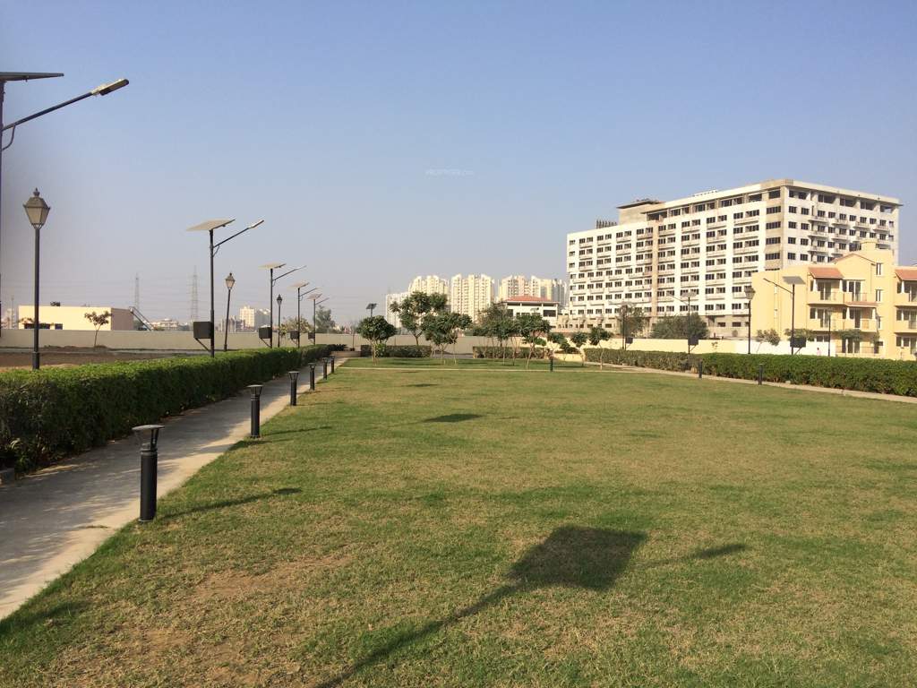  emerald floors premier Landscaped Gardens