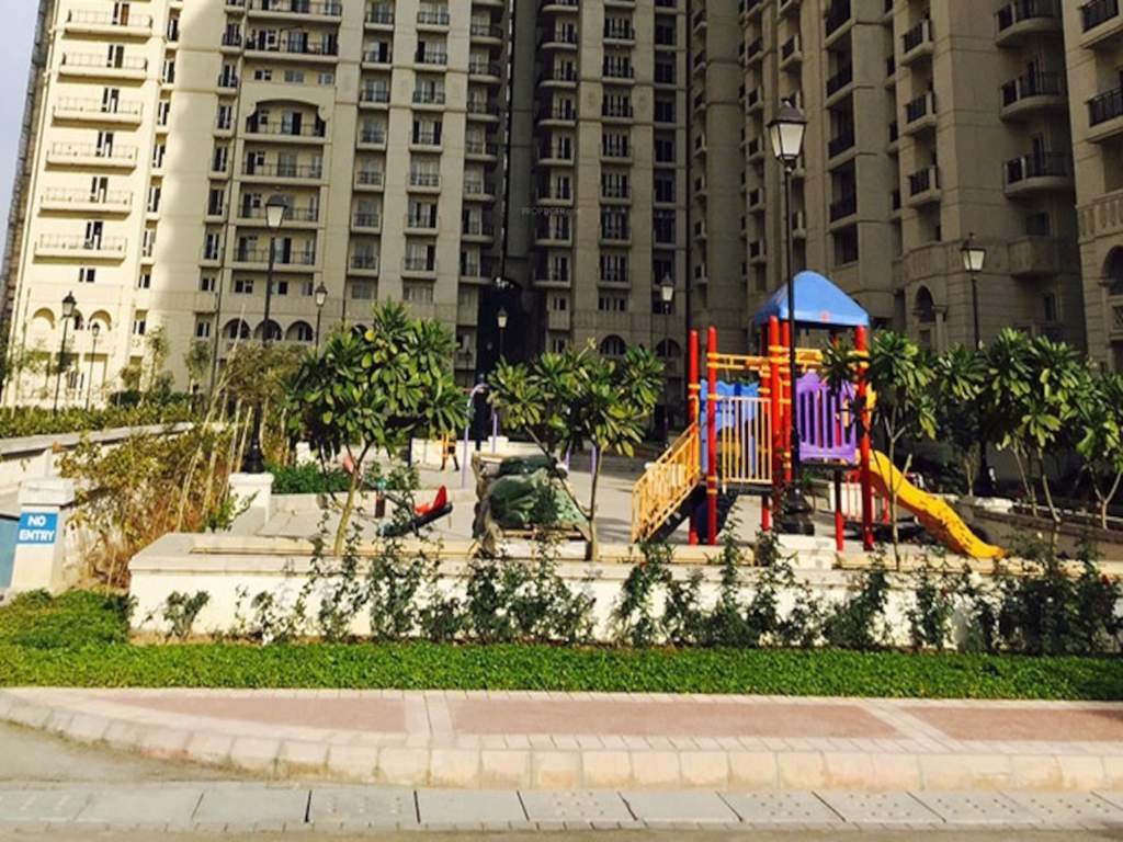 dlf capital greens phase ii Children's play area