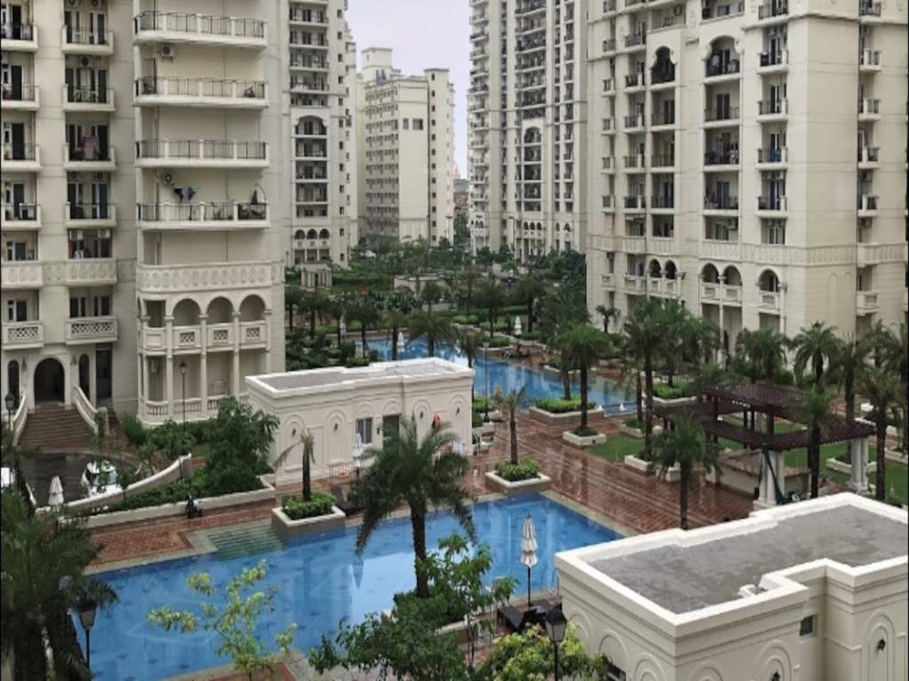dlf capital greens phase ii Swimming Pool