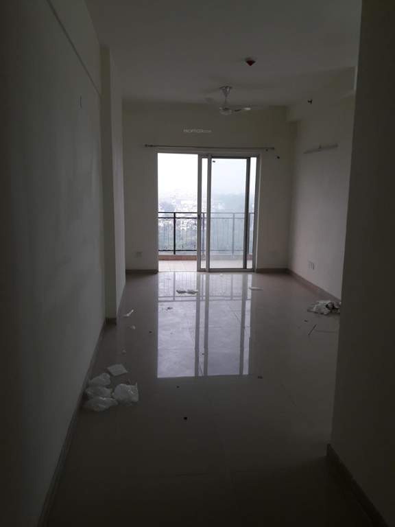 dlf capital greens phase ii Living Area