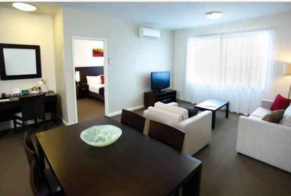  manhattan-condos Dining Area