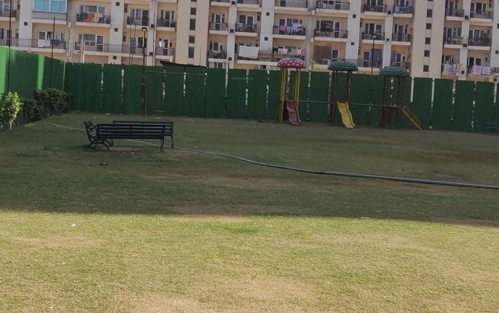  golden sand apartments Landscaped Gardens