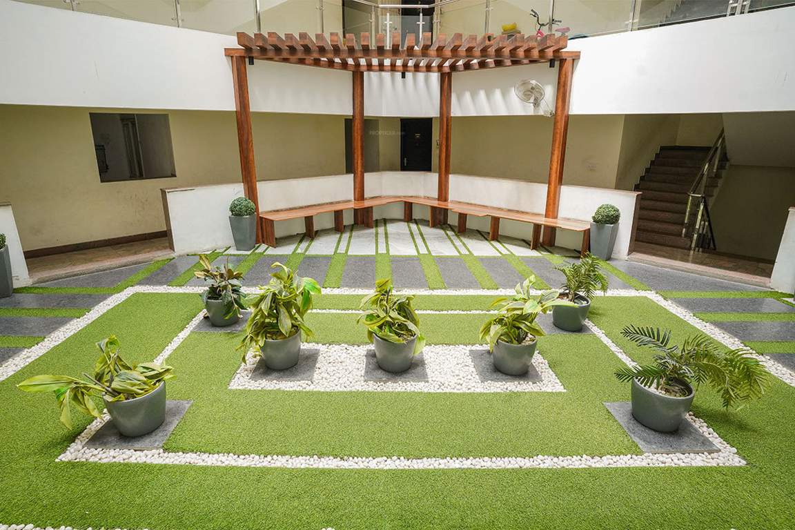  tuxedo Paved Compound