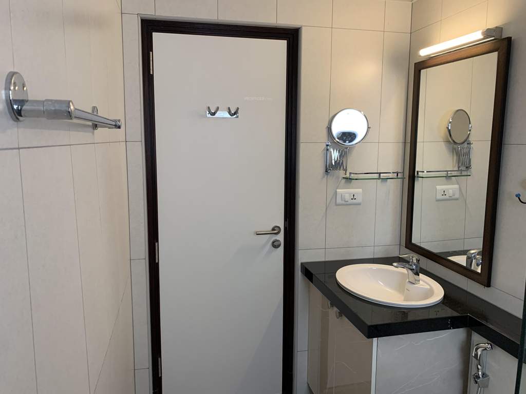  arena the square and pebble court Bathroom